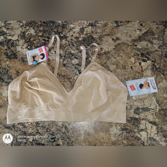 Hanes Women's Tan Bra - Picture 1 of 5
